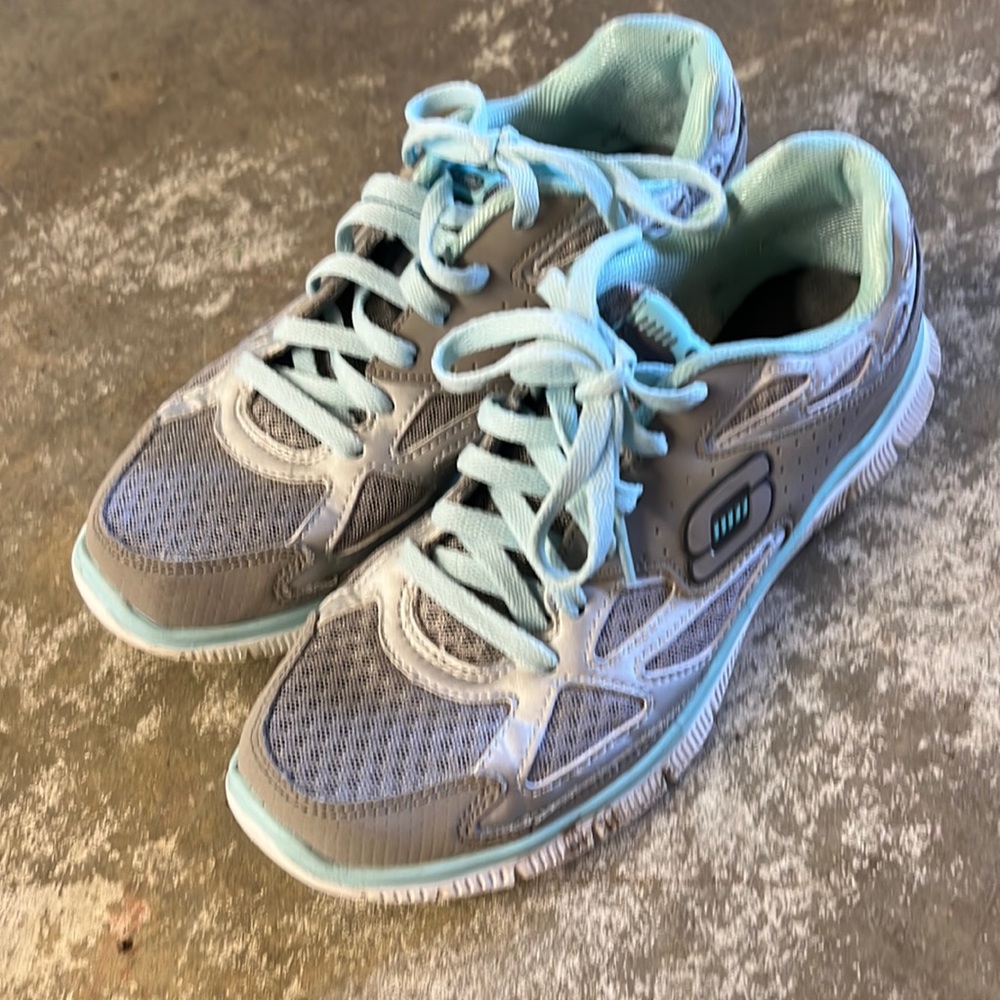 Sketchers Memory foam shoes sz 8